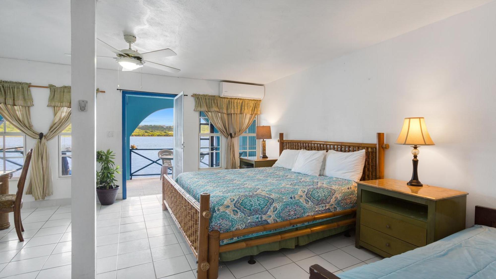 Edwards Guesthouse Sandy Ground Village ภายนอก รูปภาพ